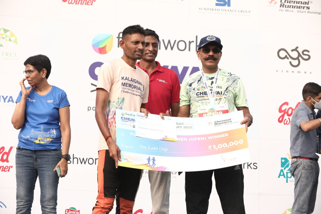 Vinoth Kumar Srinivasan and Brigid Jerend Kimitwai  win the Freshworks Chennai Men’s and Women’s Full Marathon 2023 powered by Chennai Runners 