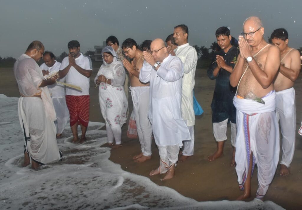 The Dakshin Chennai Prabashi Cultural Association (DCPCA) organises it’s first ever TARPAN Rituals for its Members