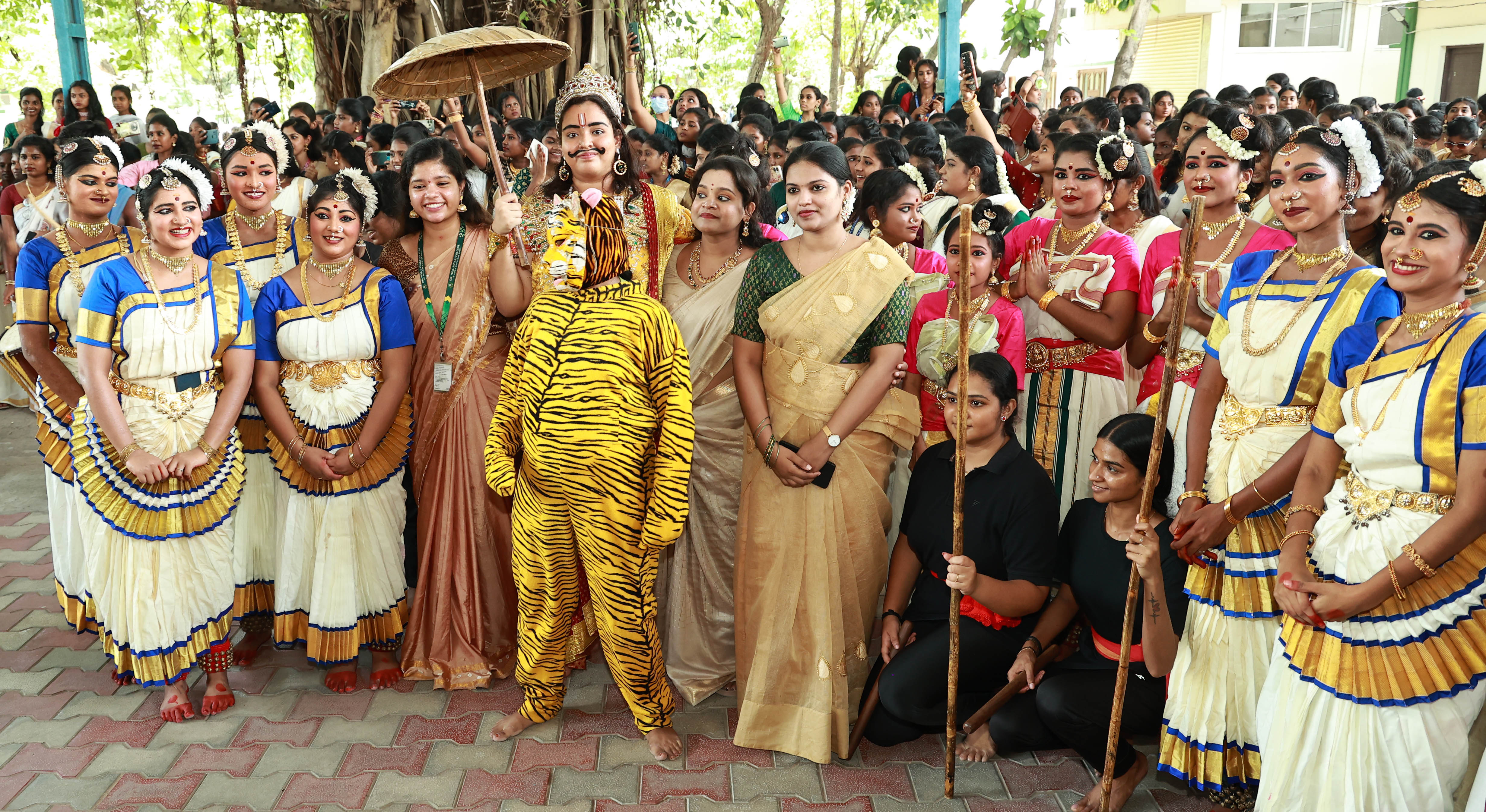 Dr. MGR-Janaki College Celebrates Onam with Dance Performances & Onam Sadya