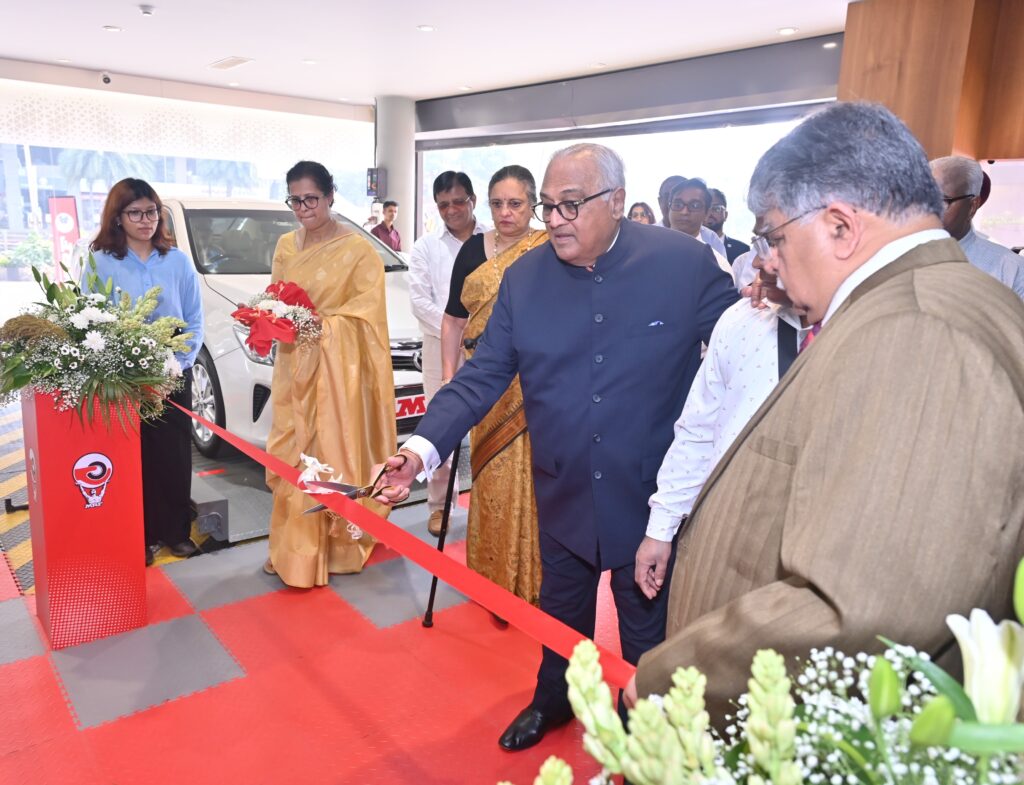 மும்பையில் தொடங்கப்பட்டிருக்கும் எம்ஆர்எஃப்டயர்டிரோம்ஆசியாவின் மிக நேர்த்தியான டயர் மற்ம் வீல் பராமரிப்புசேவை இப்போது மும்பையிலும்