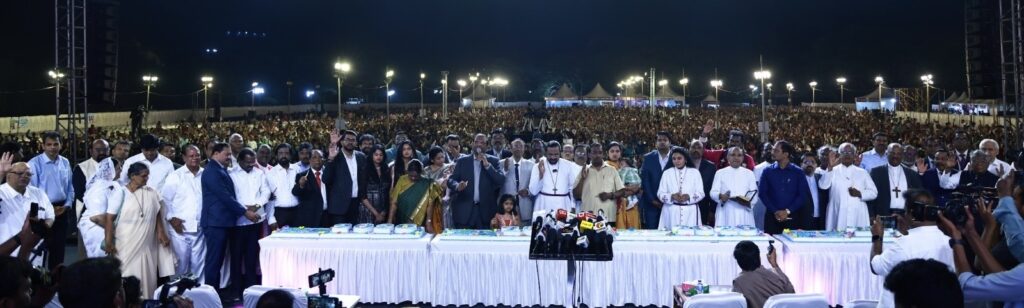 பால் தினகரன் தலைமையில் சென்னையில் நடைபெற்ற கிறிஸ்தவ ஒருங்கிணைப்பு புது வருட பிரார்த்தனை