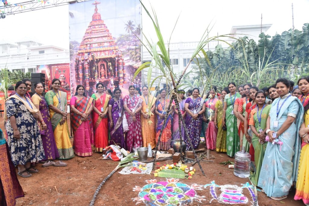 எஸ்.ஆர்.எம். பல்கலைக்கழகத்தில் பொங்கல் விழா சுமார் 15 ஆயிரத்துக்கும் மேற்பட்டோர் பங்கேற்பு