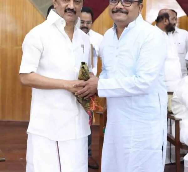 திமுக-வின் தேசிய செய்தித் தொடர்பாளரும்,வெளிநாட்டு தமிழர் பிரிவு இணைச்செயலாளருமானவழக்கறிஞர் புகழ் காந்தி திமுக-வில் இருந்து விலகல்